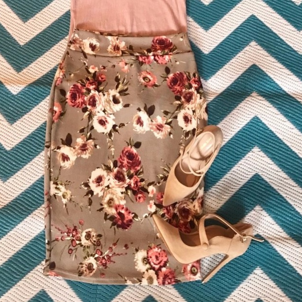 NEW never been worn Floral pencil skirt